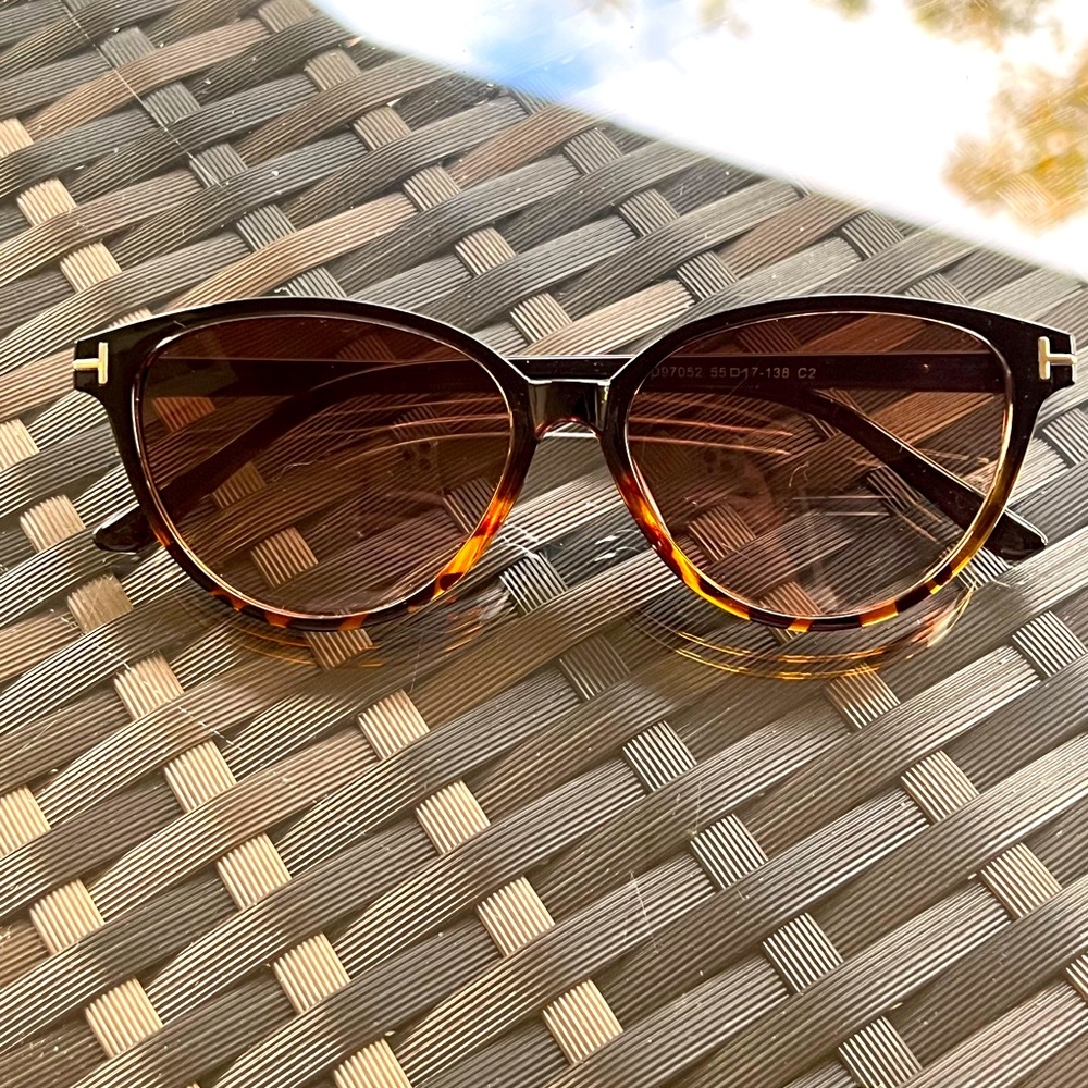 Leopard print sunglasses